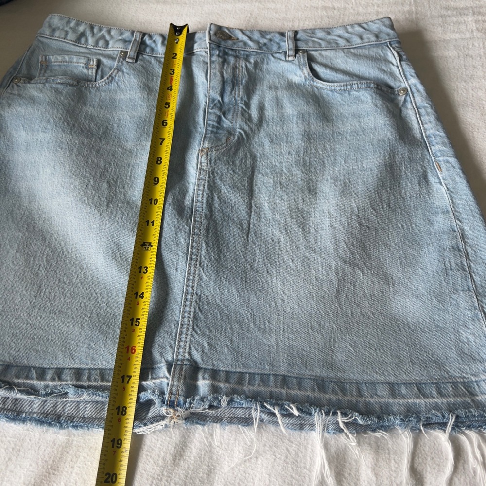 LOFT Womens Light Wash Denim Mini Skirt Raw Hem Size 14 Tall - Picture 4 of 6